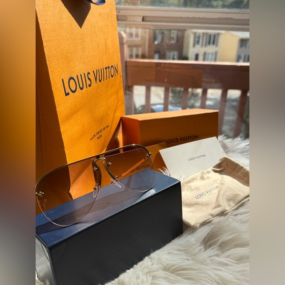 LV Grease Mask Monogram Sunglasses - Picture 5 of 16